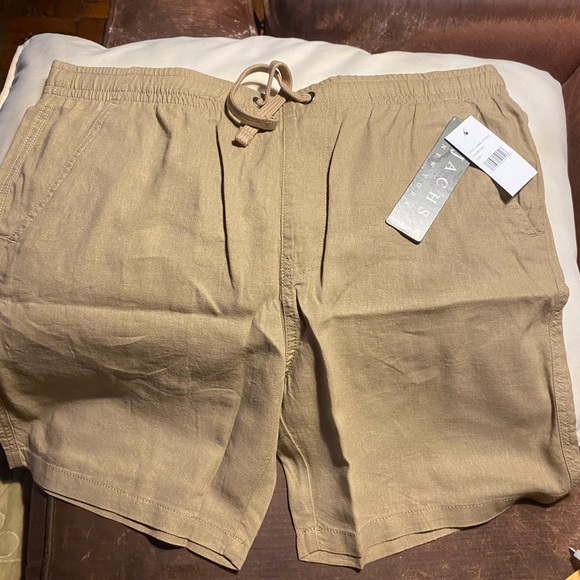 Pull on dock shorts. - Picture 3 of 6